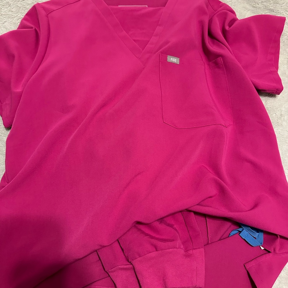 Women’s figs scrubs